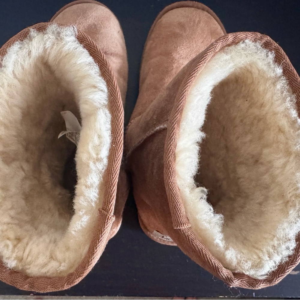 UGG Classic Short II Boots - Picture 3 of 6